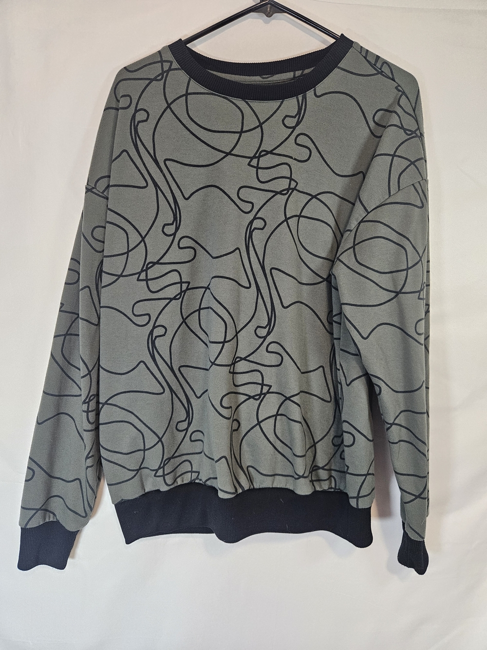 Men's Crewneck Sweater with Abstract Art Line Pattern in Green and Black